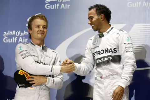 Die Dominatoren boten eine tolle Show: Nico Rosberg und Lewis Hamilton nach dem Rennen