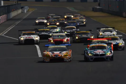 Starterfeld der kleineren GT300 Klasse