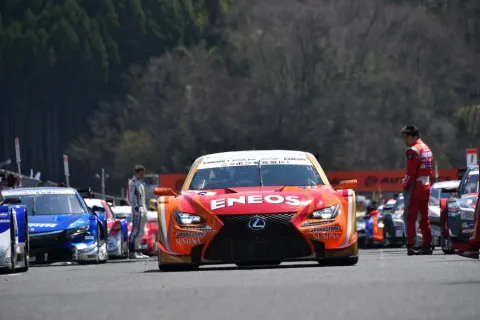 Auf Pole: Der Lexus von Yuji Kunimoto und Kazuya Oshima