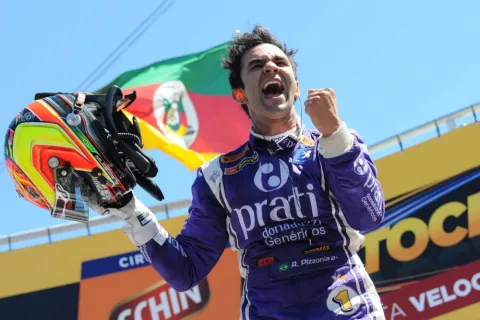Antonio Pizzonia gewinnt Rennen 2