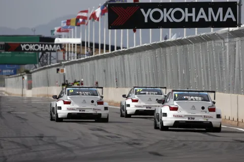 Citroën C-Elysée ohne Gegner: Jose Maria Lopez gewinnt Rennen 1