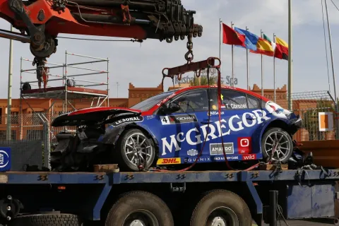 Nach Startcrash in Rennen 2: Tom Coronel wird in Frankreich unfreiwillig pausieren müssen