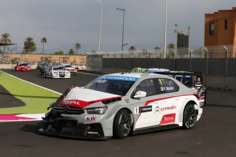 Ein weiteres Opfer beim Startcrash: Yvan Muller