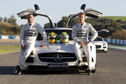Anreise zur Präsentation im Mercedes SLS AMG