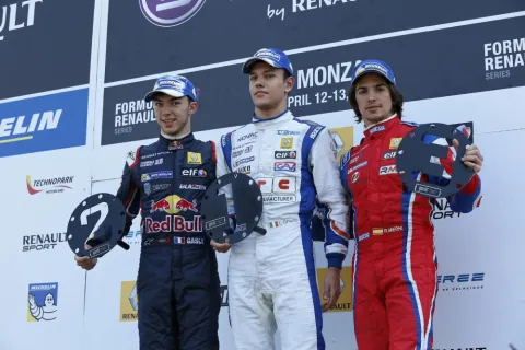 Podium 1: Will Stevens vor Roberto Merhi und Pierre Gasly