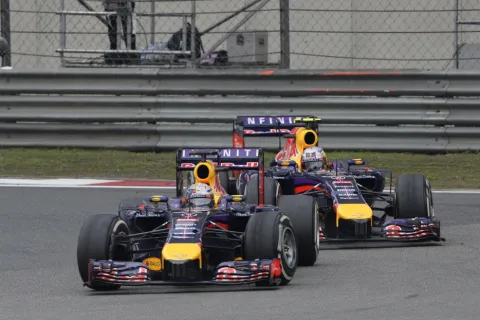 Sebastian Vettel musste Teamkollege Ricciardo den Vortritt lassen