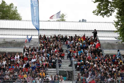 Großer Zuschauerandrang beim Traditionsrennen in Pau
