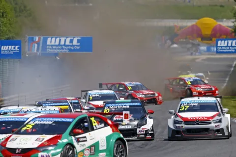 Startcrash in Rennen 2: Für Muller, Huff und Thompson geht das schief