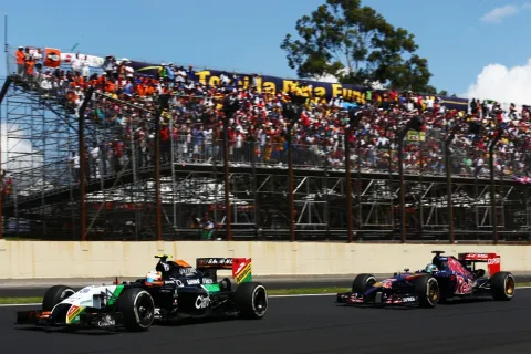 Sergio Perez im Kampf mit Jean-Eric Vergne