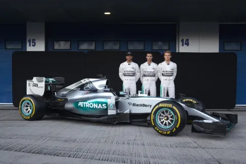 Mercedes F1 W06 mit Lewis Hamilton, Testfahrer Pascal Wehrlein und Nico Rosberg