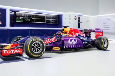 So wird der RedBull RB11 bei den GPs 2015 aussehen
