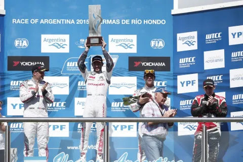 Drei Citroen Fahrer am Podium von Rennen 1