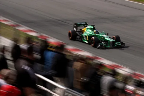 Einige Zuschauer bei den Testfahrten: Hier Charles Pic, Caterham