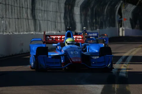 Tony Kanaan konnte in die Phalanx der Penske eindringen