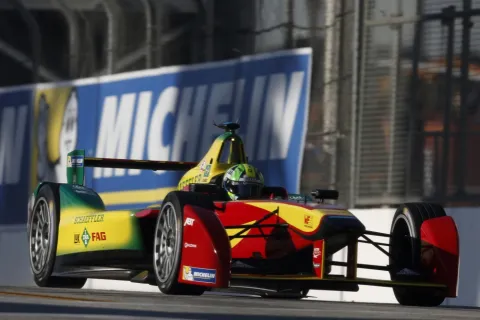 Lucas di Grassi führt die Tabelle zu Saisonmitte an