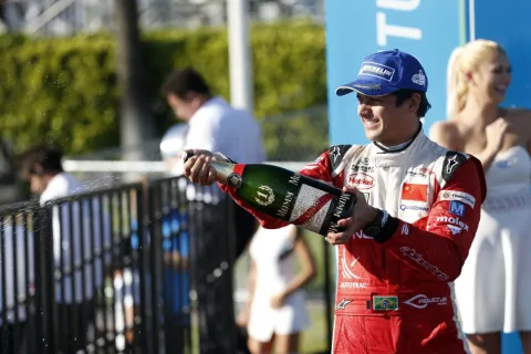 In den Fußstapfen des Vaters: Nelson Piquet gewinnt in Long Beach