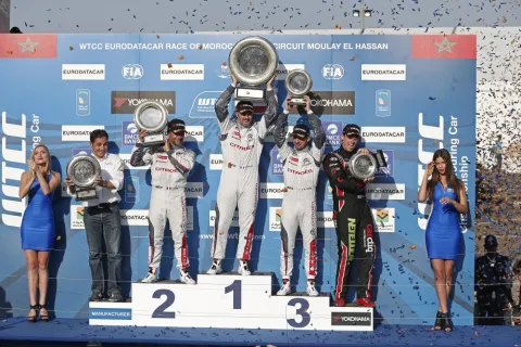 Podium von Rennen 2: Muller siegt vor Loeb und Lopez