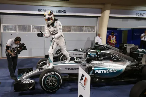 Lewis Hamilton gewinnt erneut
