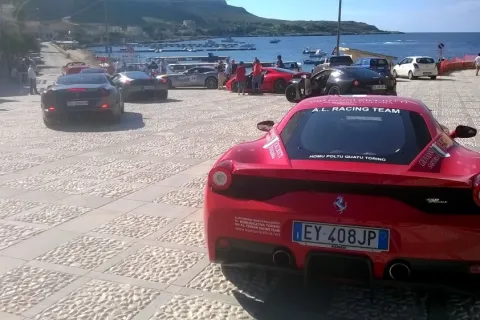 Ferrari bei Bonagia