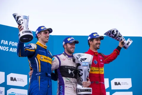 Sam Bird gewinnt vor Sebastien Buemi und Lucas diGrassi