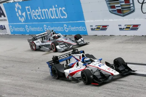 Luca Filippi vor dem späteren Sieger Juan Pablo Montoya