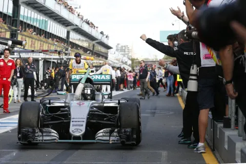 Nico Rosberg siegt im ersten Grand Prix 2016