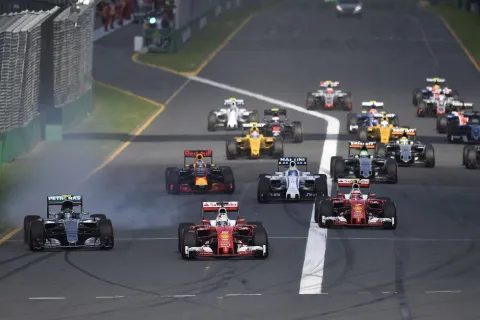 Start in den ersten GP 2016: Sebastian Vettel übernimmt die Führung