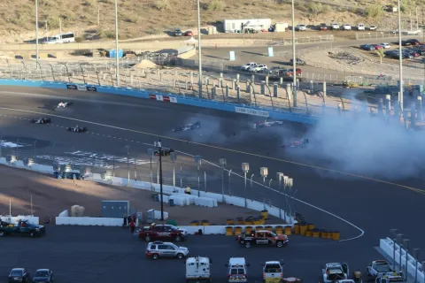 Massencrash in Turn 1: Nach Dreher von Aleshin ist für einige Piloten Feierabend