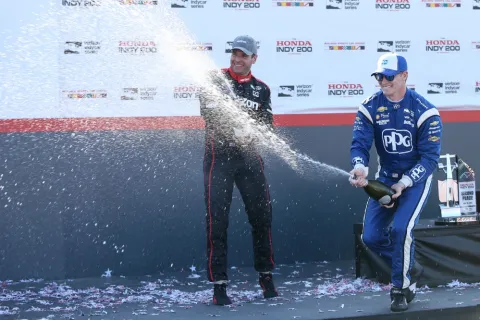 Teamkollegen auf dem Podium: Josef Newgarden siegt vor Will Power