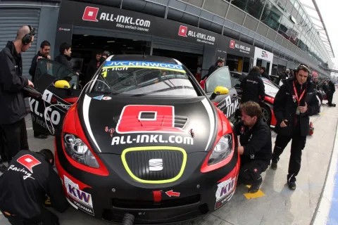 Starker Neuzugang: Münnich Motorsport mit Weltmeister Rob Huff