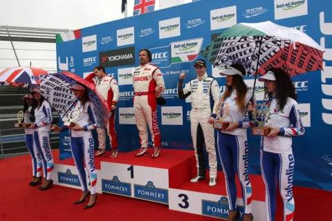 Das Podium von Rennen 1: Muller, Chilton und MacDowell
