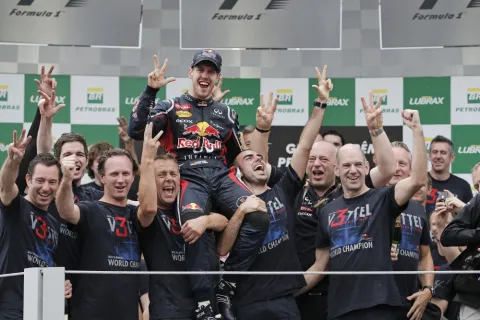 Red Bull feiert den dritten Fahrer Titel in Folge.