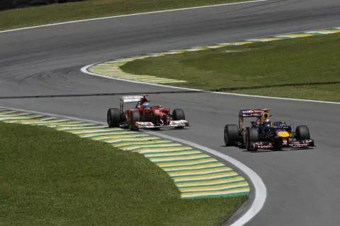 Sebastian Vettel vor Fernando Alonso: Genau so endete die Fahrer Weltmeisterschaft 2013.
