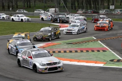 Start zu Rennen 1 - in Rettifilo wird es wieder eng