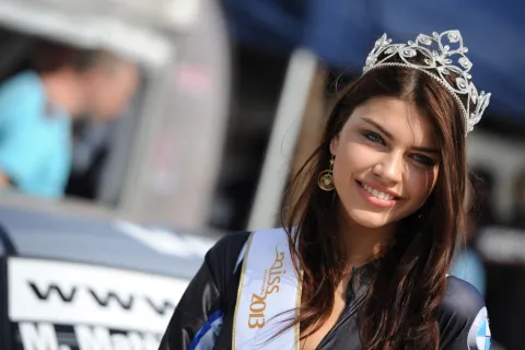 Hoher Besuch im Fahrerlager: Miss Slovakia