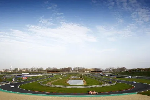 Saisonstart Oschersleben: Manchmal war sogar schönes Wetter