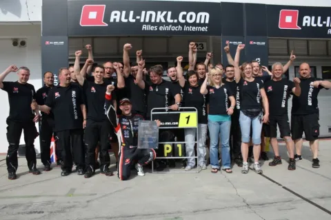 Neueinsteiger Münnich Motorsport gewinnt bereits am vierten Rennwochenende
