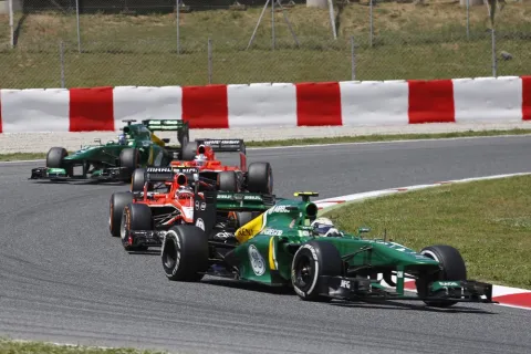 Kleine Schritte im Hinterfeld: Caterham vor Marussia