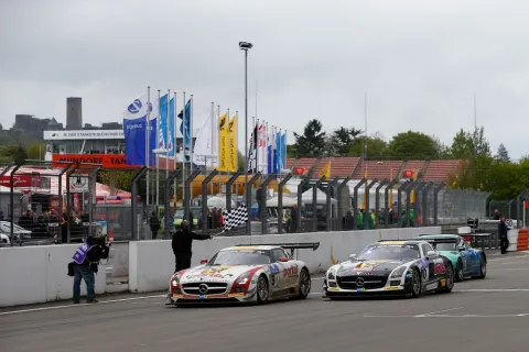 Sieg für Black Falcon Mercedes: Bernd Schneider, Nicki Thiim, Sean Edwards und Jeroen Bleekemolen