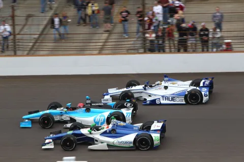 "Three wide". Der Start zum Indy 500