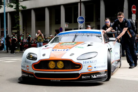Geballte Macht mit 5 Fahrzeugen: Aston Martin Racing