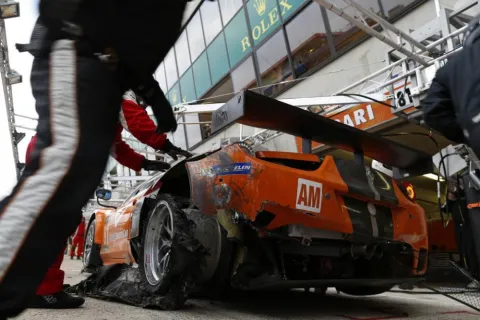 Schäden blieben nicht aus - hier der Ferrari Nr. 81