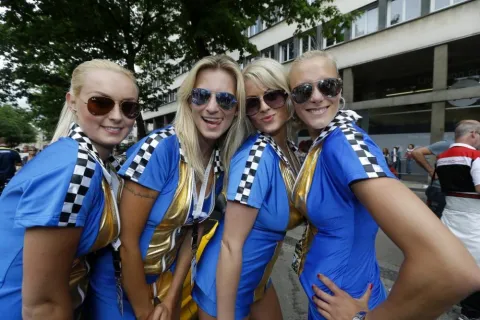 Gute Stimmung bei der Fahrerparade