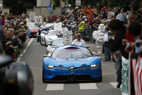 Alpine Prototyp bei der Fahrerparade