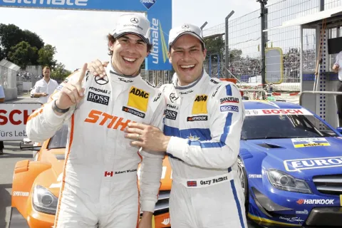 Erste Pole Position: Gary Paffett gratuliert Robert Wickens