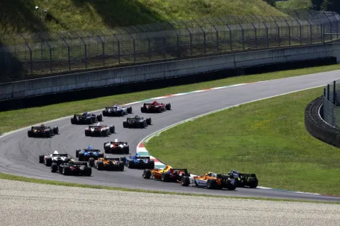 Start zu Rennen 2: Auto GP in Mugello