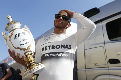 Unschlagbar: Lewis Hamilton fährt zum ersten Sieg mit Mercedes GP