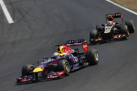 Sebastian Vettel bekam es mit beiden Lotus zu tun