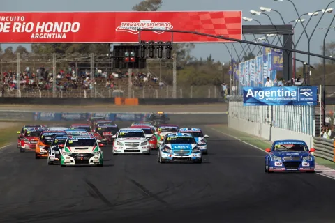 Start zu Rennen 2: Lopez schon mit Vorsprung