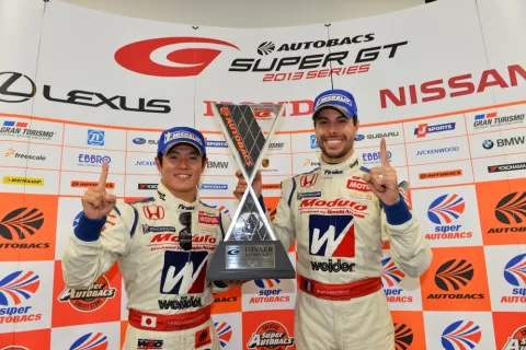 Sieg für Fred Makowiecki und Naoki Yamamoto